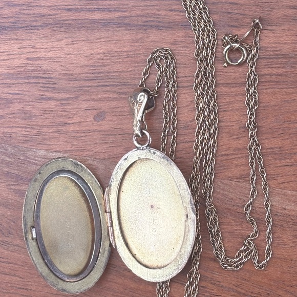 Vintage Floral Engraved Locket 1940’s Gold Filled 24”